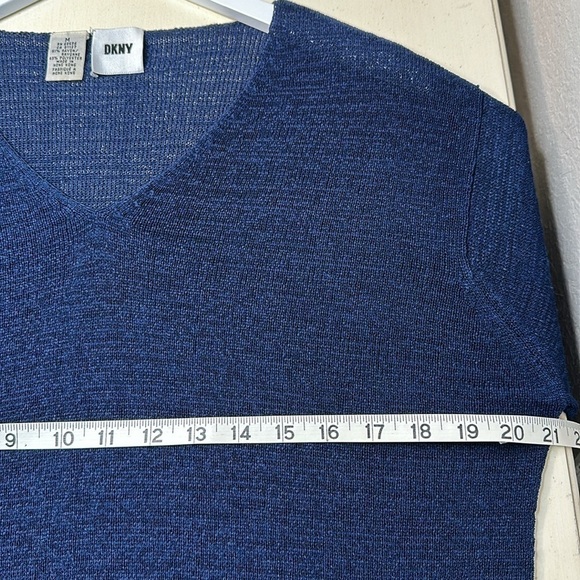 DKNY V Neck Rayon blend Top Size Medium - Picture 8 of 10